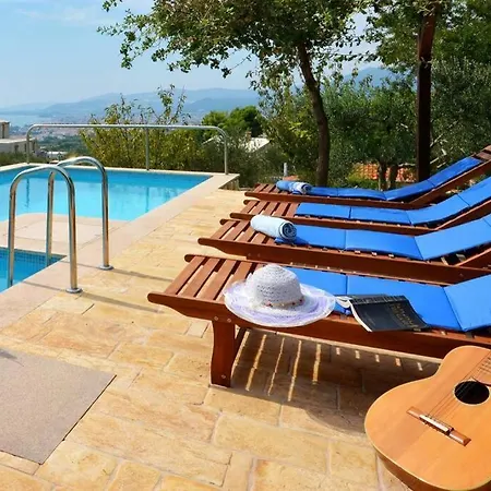 Holiday House House Nevenka Holiday home Kastela